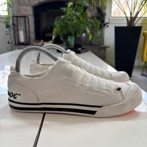 Rocket Dog Women's Joint Size 8 Slip-On White Canvas Frayed Sneakers